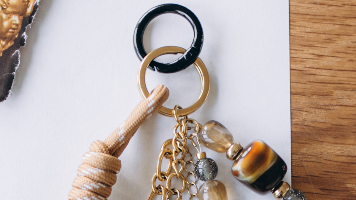 Bijou de sac DIY charms en acier inoxydable et perles en résine : Etape 7