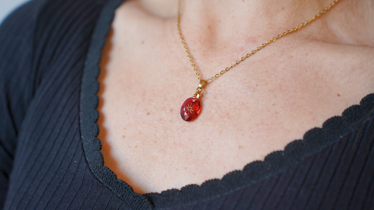 Schéma Collier pendentif PureCrystal et chaîne en acier inox Schéma Collier pendentif PureCrystal et chaîne en acier inox