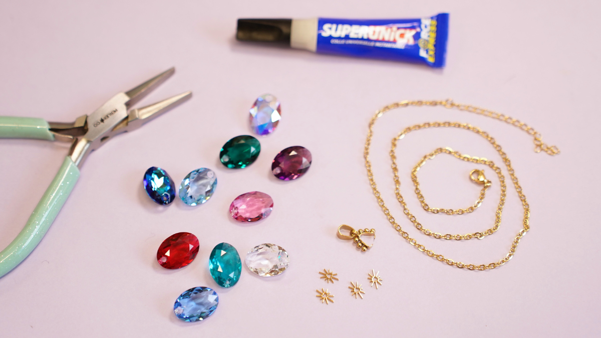 Collier pendentif PureCrystal et chaîne en acier inox : Etape 1 Collier pendentif PureCrystal et chaîne en acier inox : Etape 1