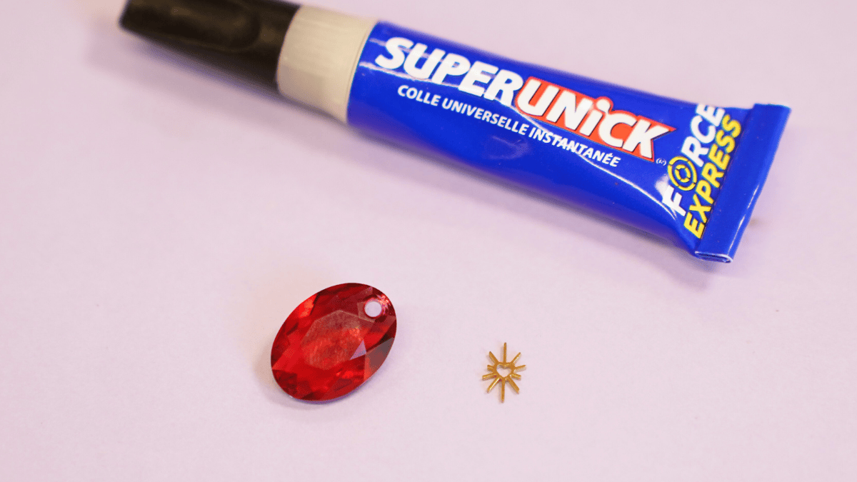 Collier pendentif PureCrystal et chaîne en acier inox : Etape 2 Collier pendentif PureCrystal et chaîne en acier inox : Etape 2