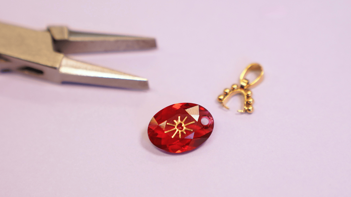 Collier pendentif PureCrystal et chaîne en acier inox : Etape 3 Collier pendentif PureCrystal et chaîne en acier inox : Etape 3