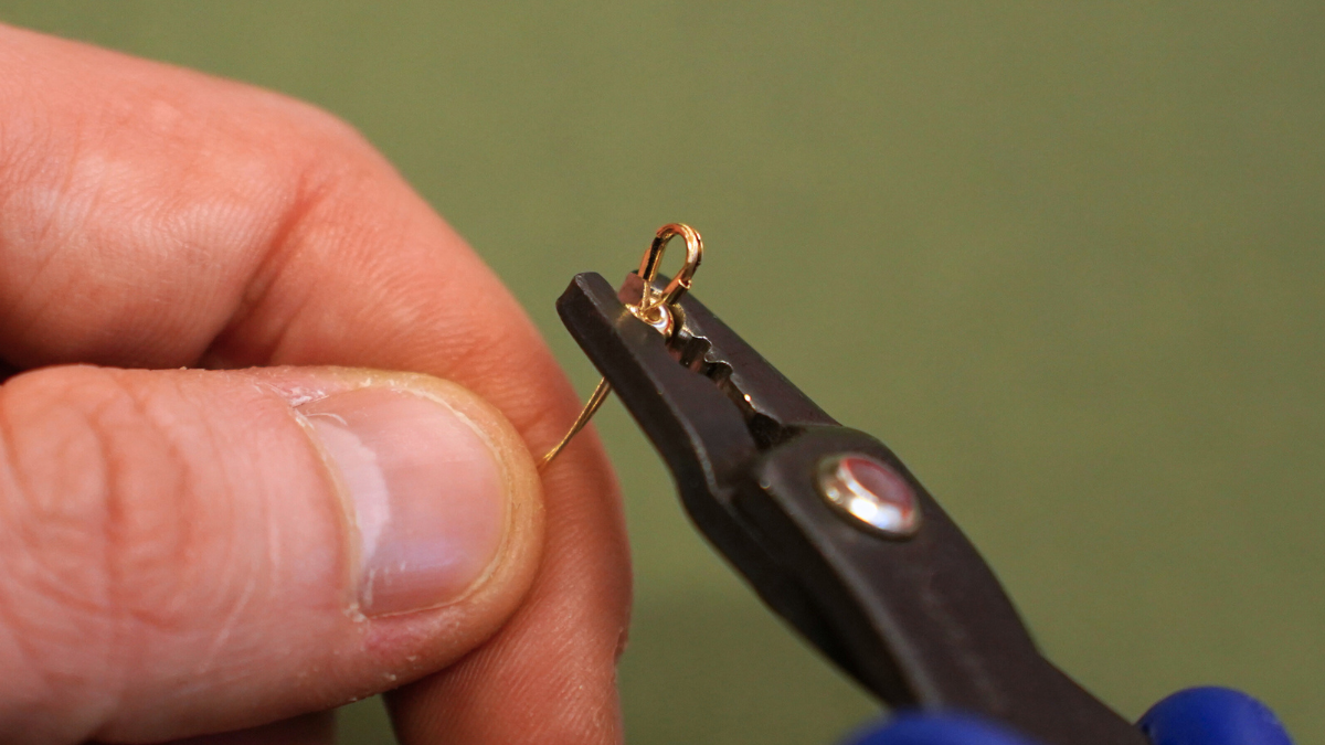 DIY Collier perles, fermoir et pendentif cœur en acier inoxydable : Etape 4 DIY Collier perles, fermoir et pendentif cœur en acier inoxydable : Etape 4