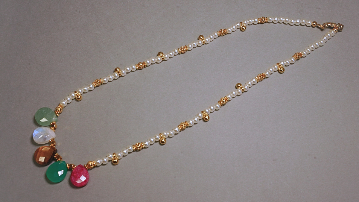 Collier pendentifs en pierre gemme et perles nacrées : Etape 6