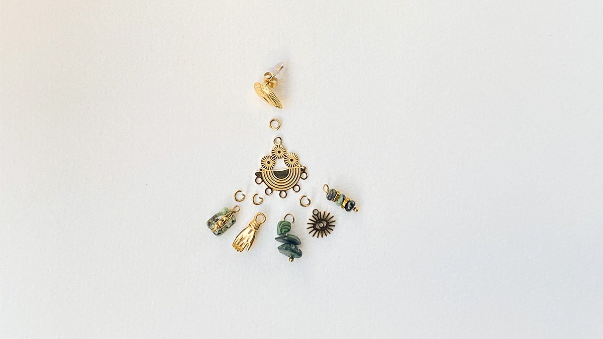 Boucles d'oreilles en acier inoxydable et breloques en pierres naturelles : Etape 2