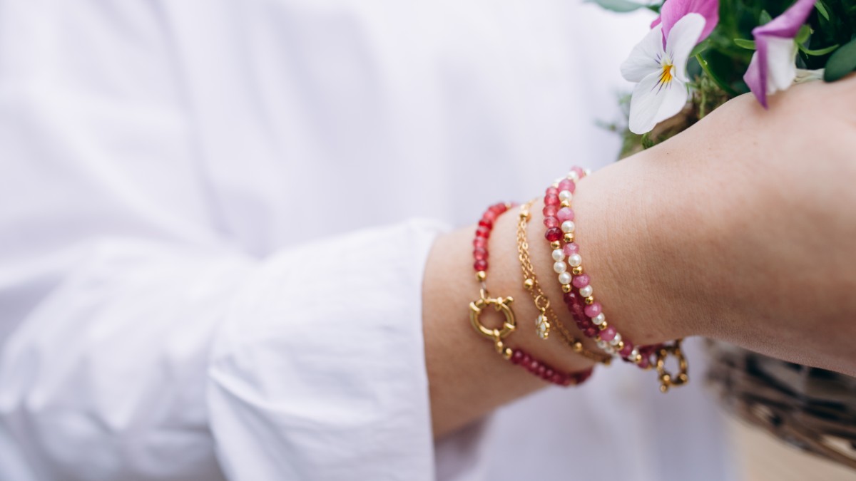 Assortiment de bracelets en pierres naturelles