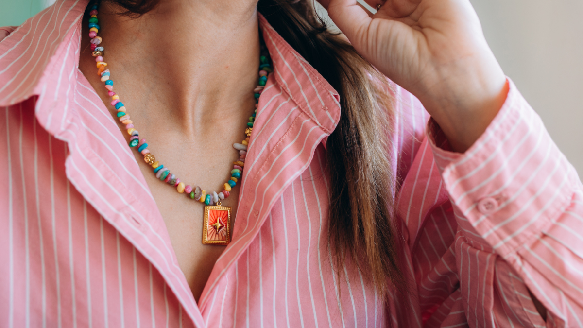 Schéma Collier perles mulitcolores et pendentif acier inox