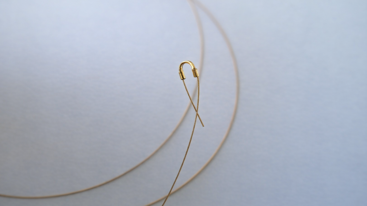 Collier perles mulitcolores et pendentif acier inox : Etape 1