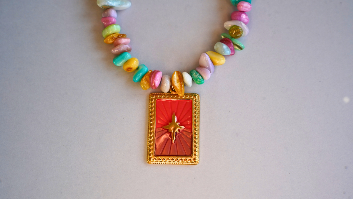 Collier perles mulitcolores et pendentif acier inox : Etape 5