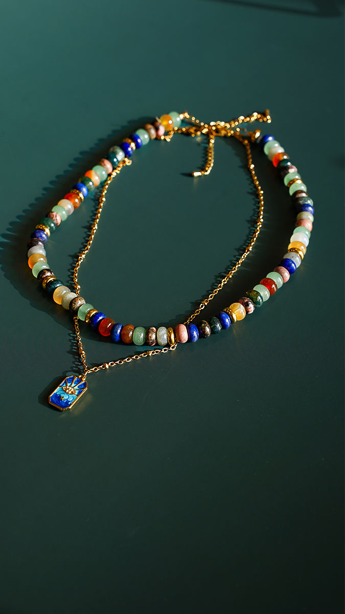 Schéma Collier double rang en perles gemmes et chaîne acier inoxydable doré avec pendentif