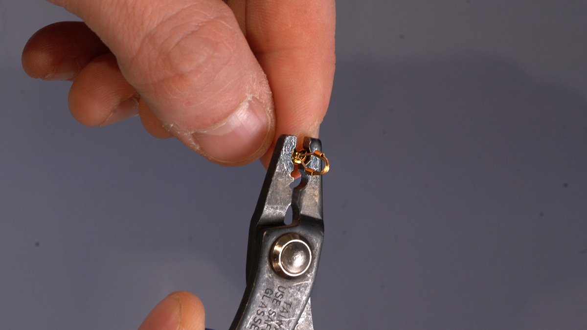 Collier double rang en perles gemmes et chaîne acier inoxydable doré avec pendentif : Etape 3