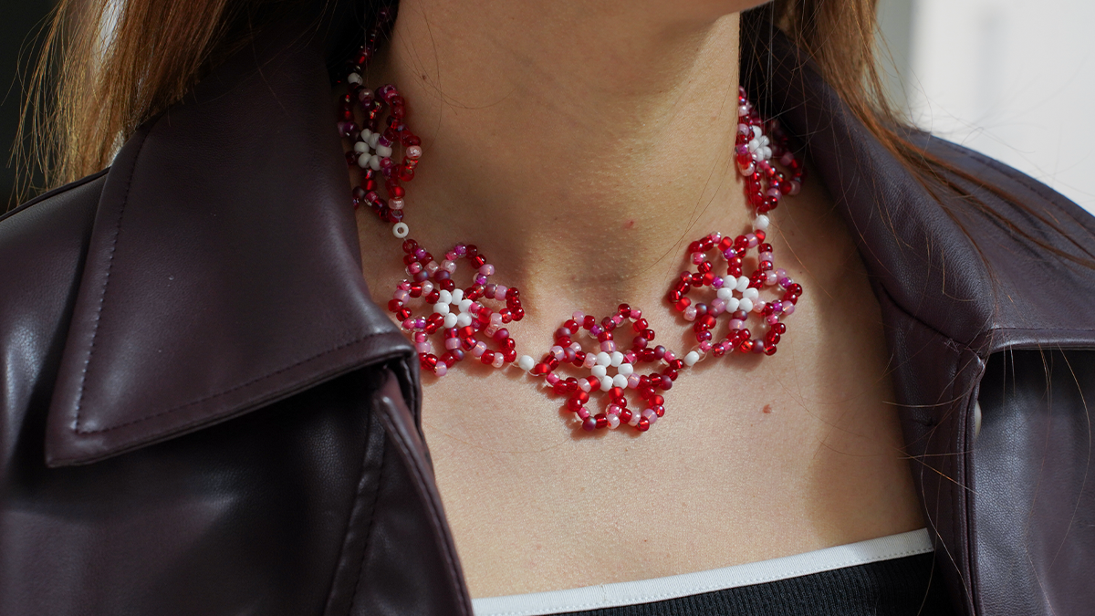 Collier tissage fleurs en perles rocailles Miyuki 6/0