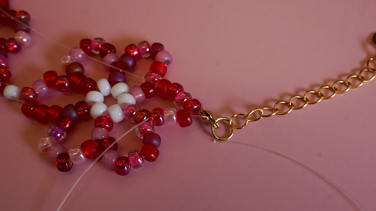 Collier tissage fleurs en perles rocailles Miyuki 6/0 : Etape 12