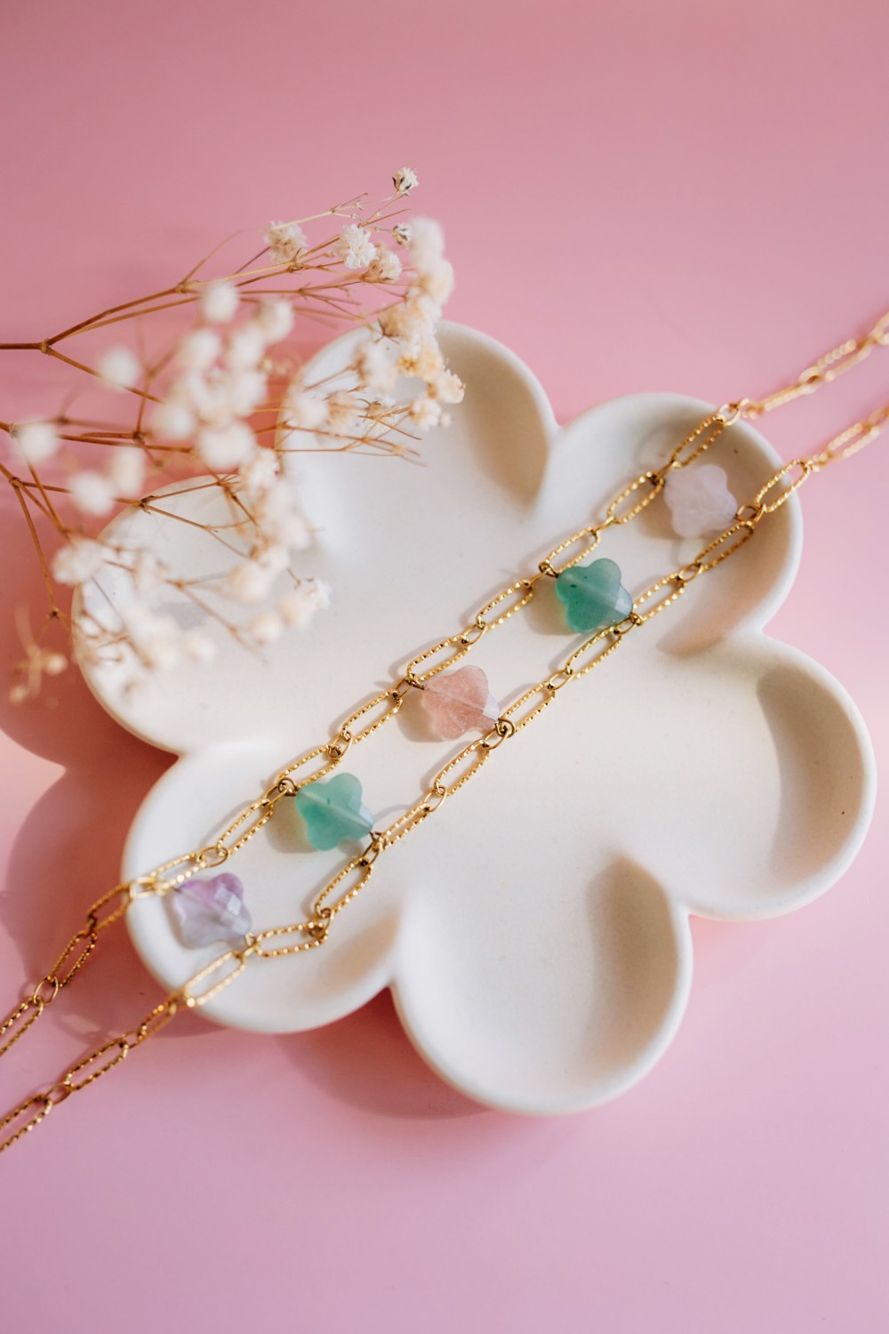 Schéma Collier double chaîne et perles trèfle en pierres naturelles Schéma Collier double chaîne et perles trèfle en pierres naturelles