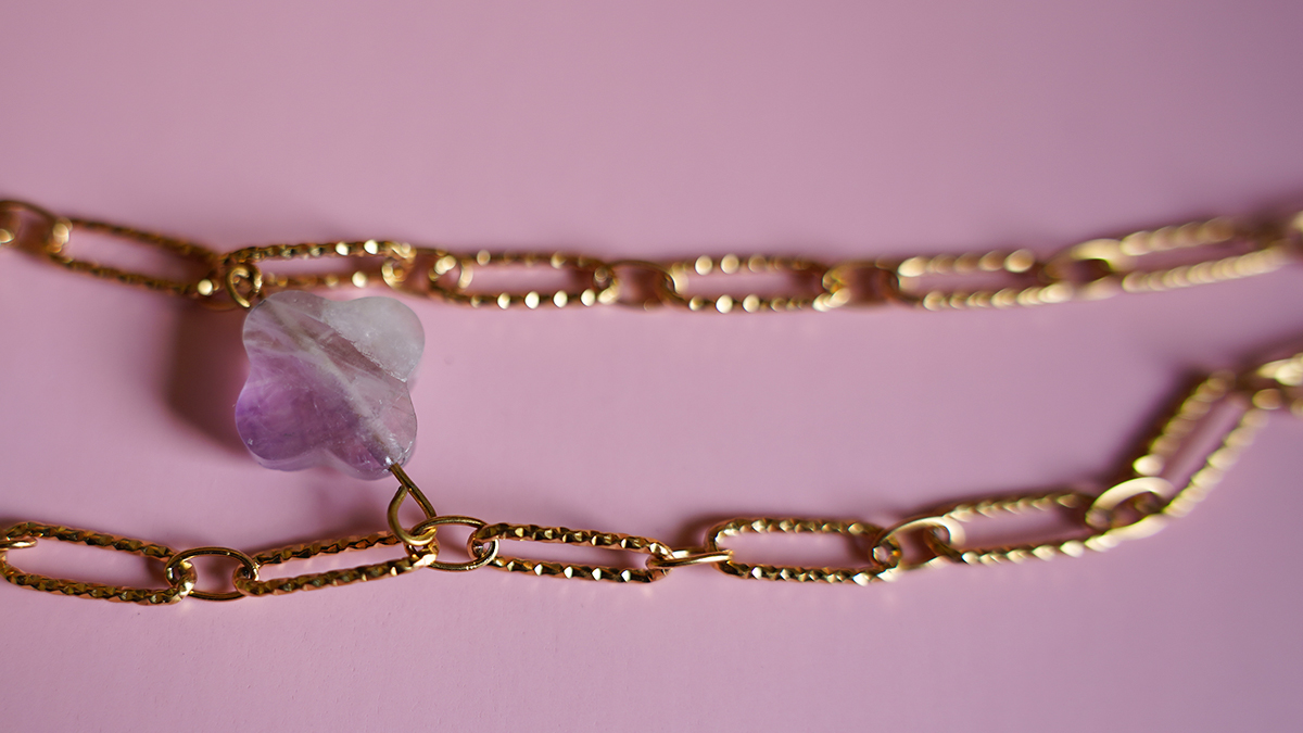 Collier double chaîne et perles trèfle en pierres naturelles : Etape 3 Collier double chaîne et perles trèfle en pierres naturelles : Etape 3