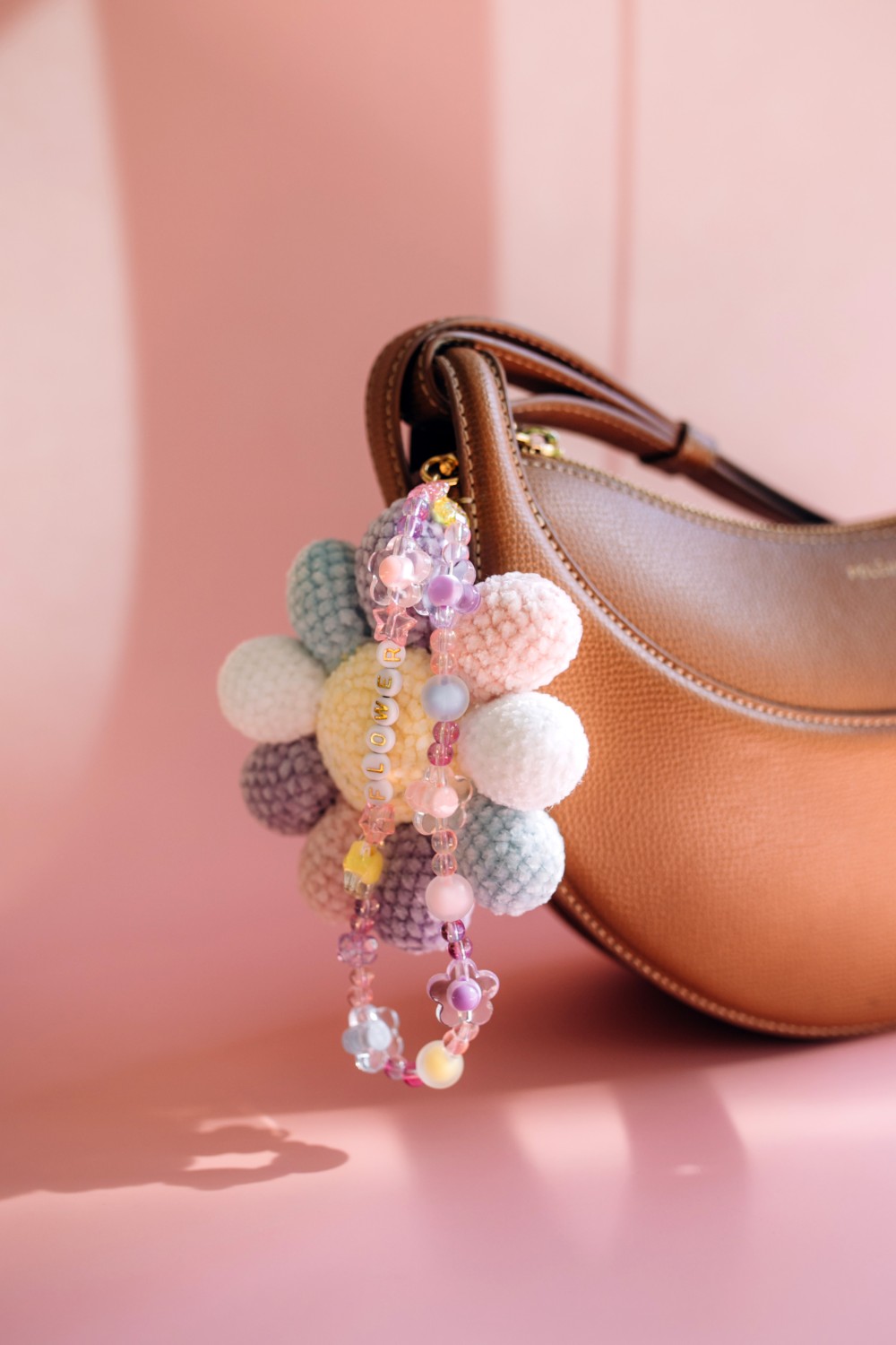 Schéma Bijoux de sac fleur en crochet