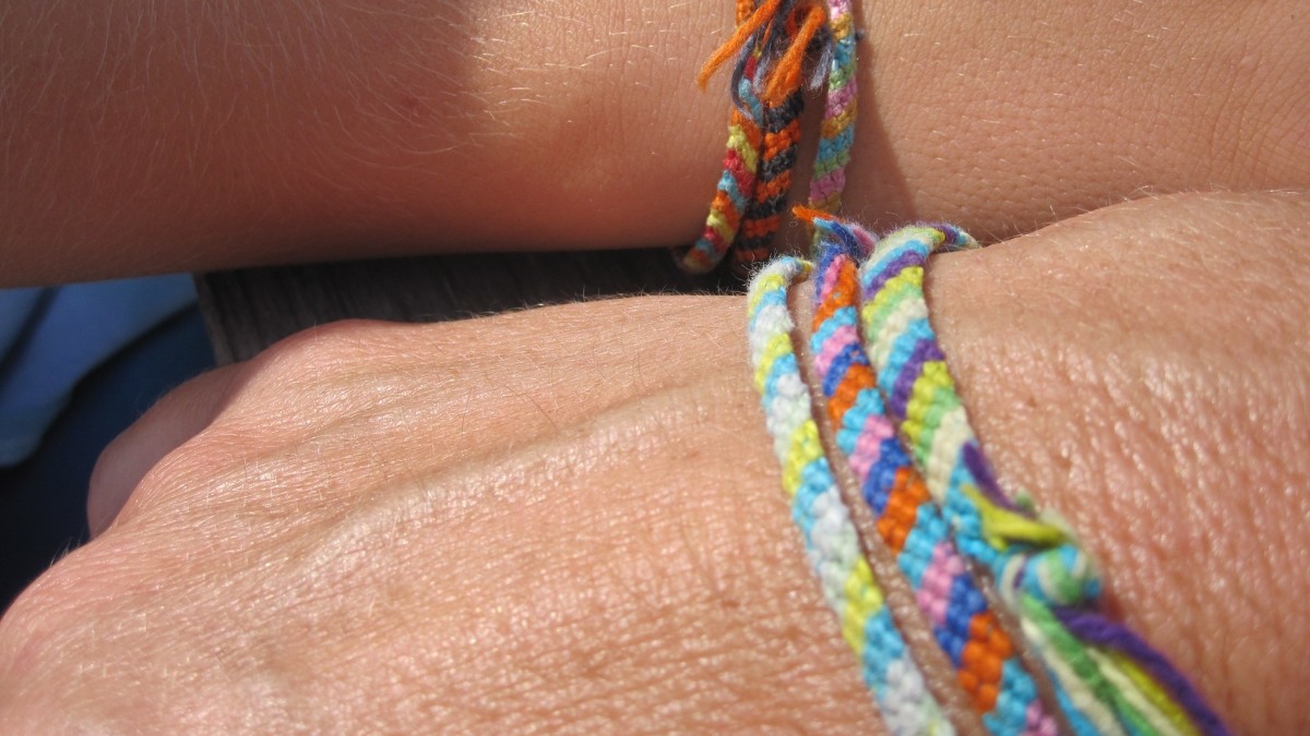 Schéma Bracelet brésilien facile avec un motif rayures Schéma Bracelet brésilien facile avec un motif rayures