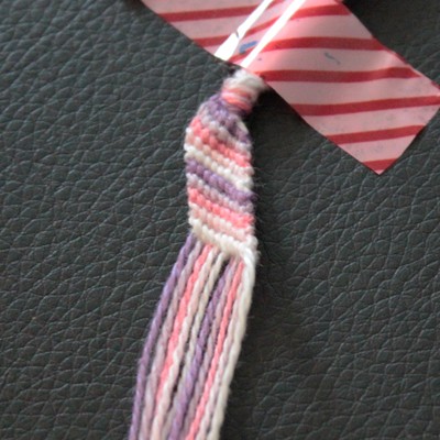 Bracelet brésilien facile avec un motif rayures : Etape 2 Bracelet brésilien facile avec un motif rayures : Etape 2