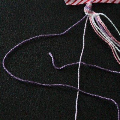 Bracelet brésilien facile avec un motif rayures : Etape 4 Bracelet brésilien facile avec un motif rayures : Etape 4