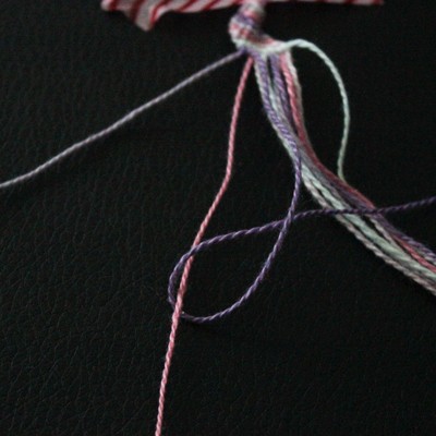 Bracelet brésilien facile avec un motif rayures : Etape 7 Bracelet brésilien facile avec un motif rayures : Etape 7