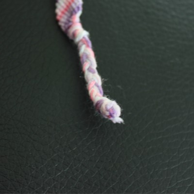 Bracelet brésilien facile avec un motif rayures : Etape 10 Bracelet brésilien facile avec un motif rayures : Etape 10