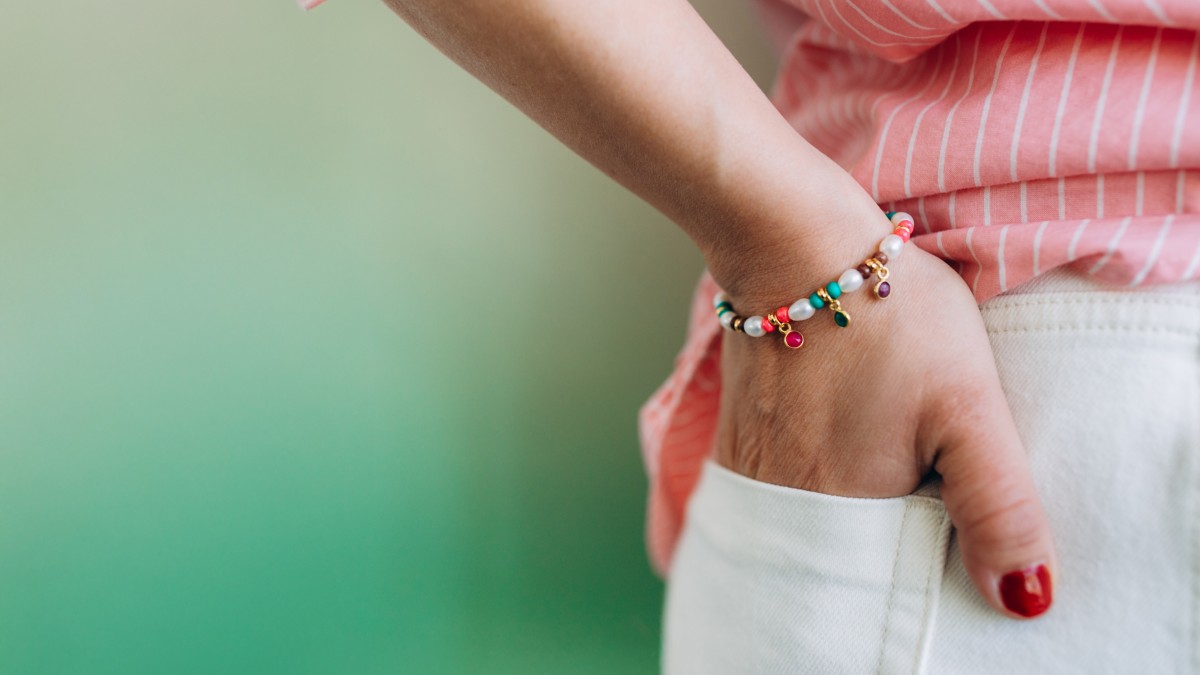Schéma Bracelet avec rocailles colorées et perles d'eau douce Schéma Bracelet avec rocailles colorées et perles d'eau douce
