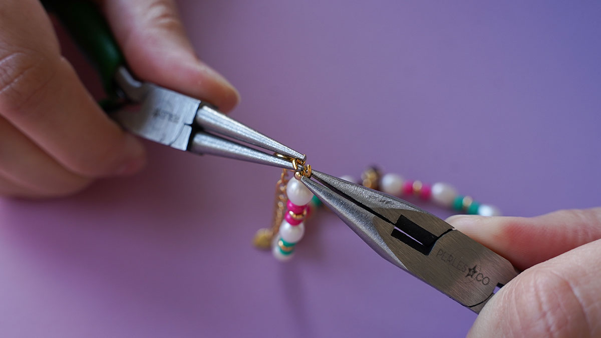 Bracelet avec rocailles colorées et perles d'eau douce : Etape 7 Bracelet avec rocailles colorées et perles d'eau douce : Etape 7