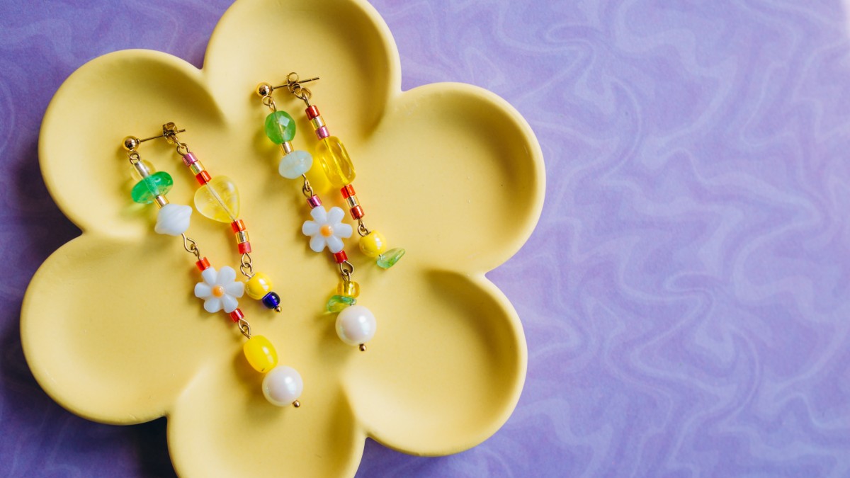 Schéma Boucles d'oreilles colorées & asymétriques Schéma Boucles d'oreilles colorées & asymétriques