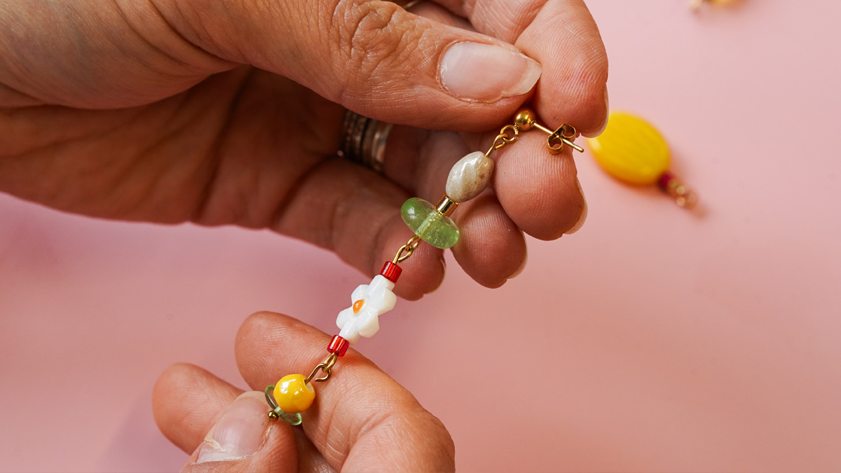 Boucles d'oreilles colorées & asymétriques : Etape 3 Boucles d'oreilles colorées & asymétriques : Etape 3