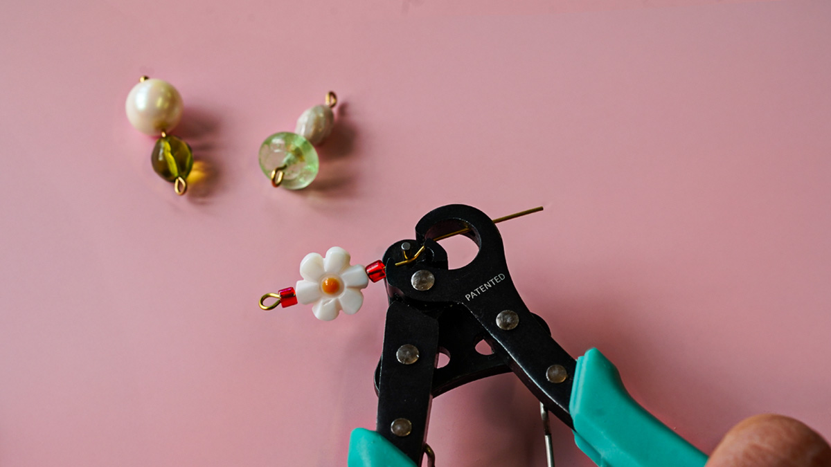 Boucles d'oreilles colorées & asymétriques : Etape 2 Boucles d'oreilles colorées & asymétriques : Etape 2