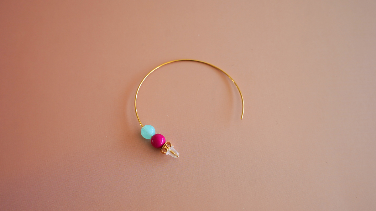 Boucles d'oreilles avec mix de perles colorées : Etape 1 Boucles d'oreilles avec mix de perles colorées : Etape 1