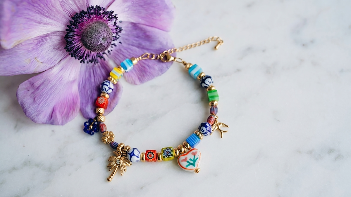 Schéma Bracelet multicolore perles en verre, acier et céramique Schéma Bracelet multicolore perles en verre, acier et céramique