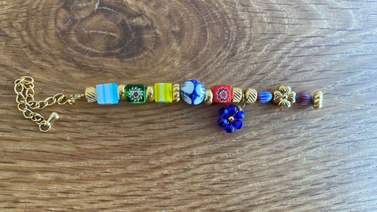 Bracelet multicolore perles en verre, acier et céramique : Etape 6 Bracelet multicolore perles en verre, acier et céramique : Etape 6