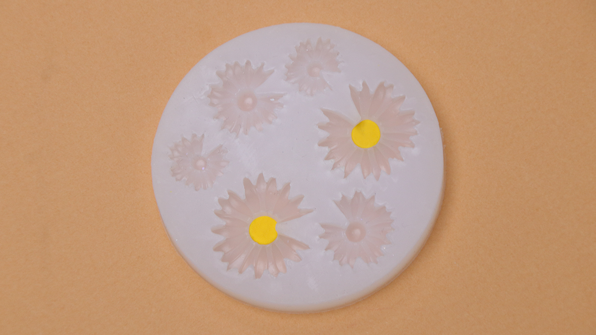 Boucles d'oreilles fleurs en polymère : Etape 2