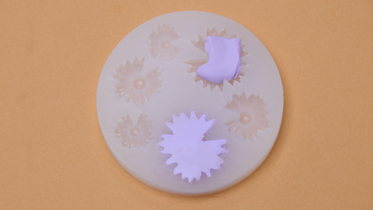 Boucles d'oreilles fleurs en polymère : Etape 3