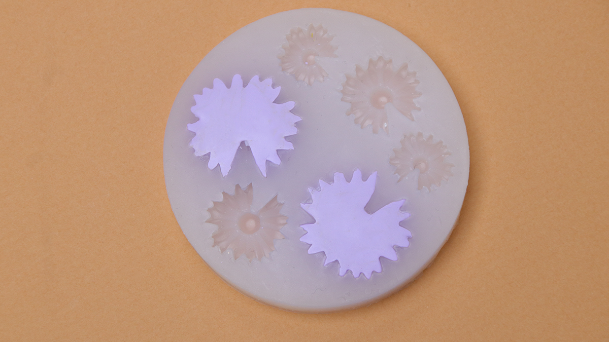 Boucles d'oreilles fleurs en polymère : Etape 4