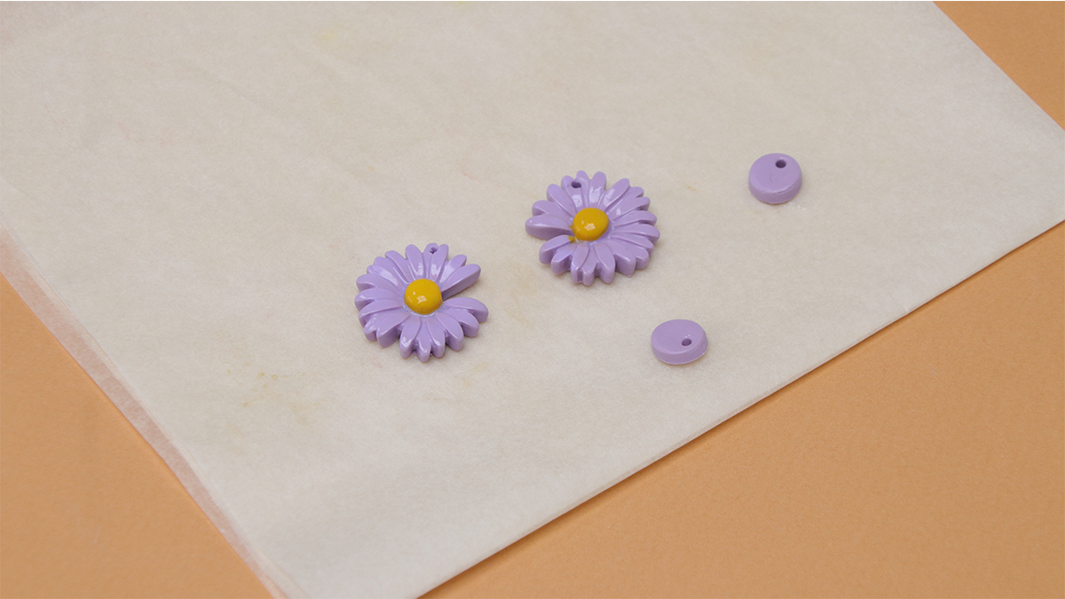 Boucles d'oreilles fleurs en polymère : Etape 7