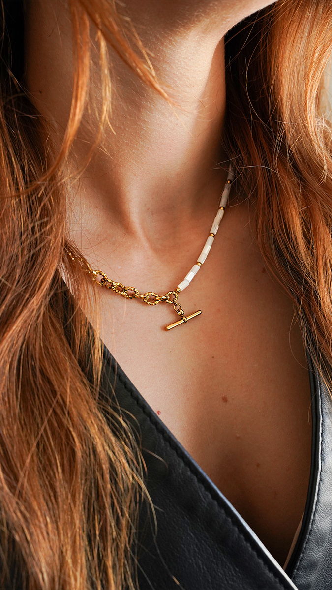 Collier pendentif barre et perles tubes en nacre