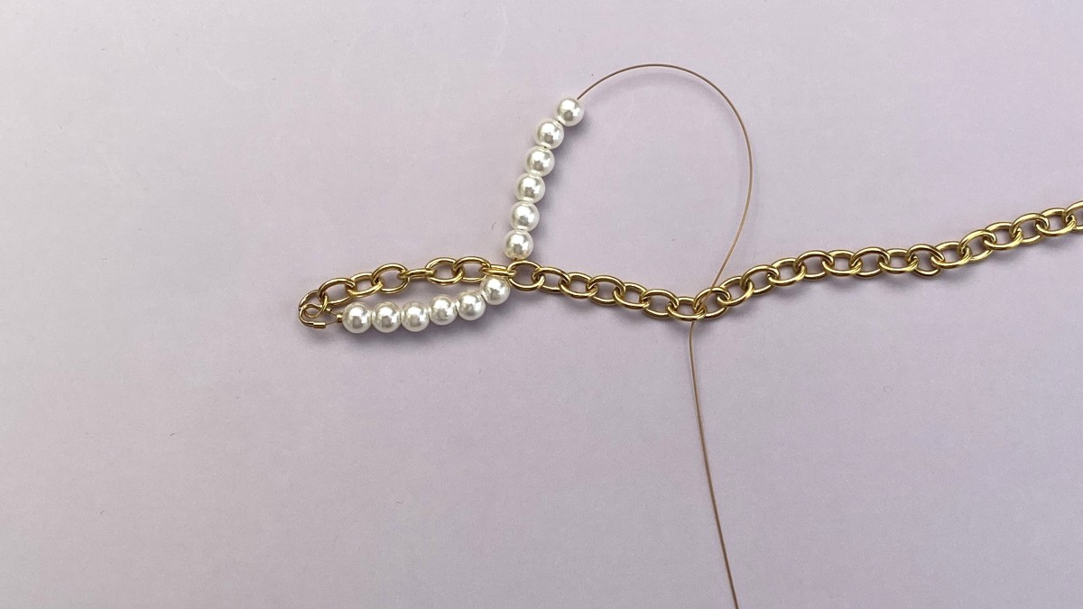 Collier citrons en acier inoxydable, imitations perles nacrées et perles en céramique : Etape 5 Collier citrons en acier inoxydable, imitations perles nacrées et perles en céramique : Etape 5