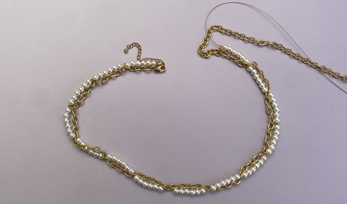 Collier citrons en acier inoxydable, imitations perles nacrées et perles en céramique : Etape 6 Collier citrons en acier inoxydable, imitations perles nacrées et perles en céramique : Etape 6