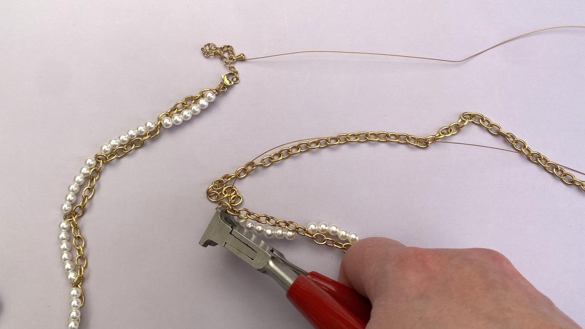 Collier citrons en acier inoxydable, imitations perles nacrées et perles en céramique : Etape 7 Collier citrons en acier inoxydable, imitations perles nacrées et perles en céramique : Etape 7