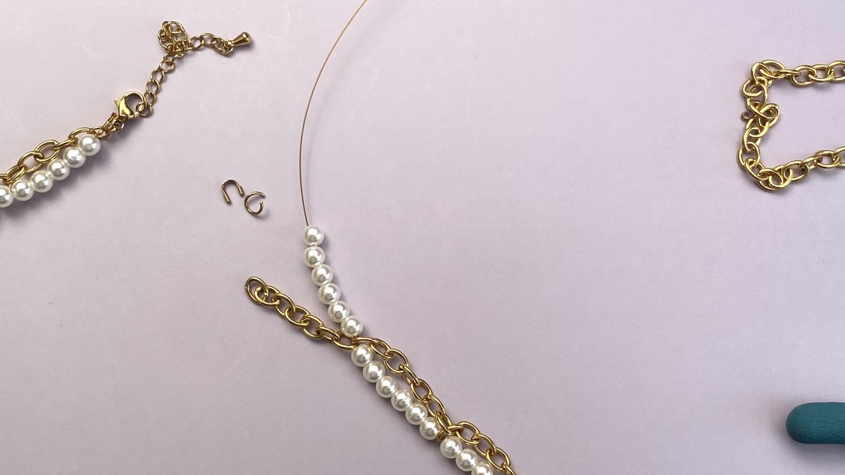 Collier citrons en acier inoxydable, imitations perles nacrées et perles en céramique : Etape 8 Collier citrons en acier inoxydable, imitations perles nacrées et perles en céramique : Etape 8