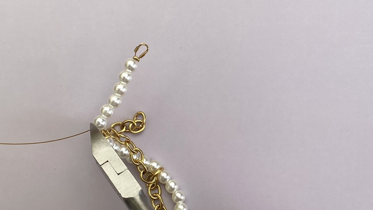 Collier citrons en acier inoxydable, imitations perles nacrées et perles en céramique : Etape 12 Collier citrons en acier inoxydable, imitations perles nacrées et perles en céramique : Etape 12