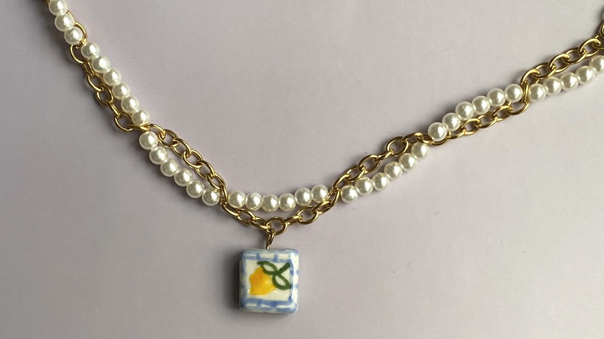 Collier citrons en acier inoxydable, imitations perles nacrées et perles en céramique : Etape 19 Collier citrons en acier inoxydable, imitations perles nacrées et perles en céramique : Etape 19