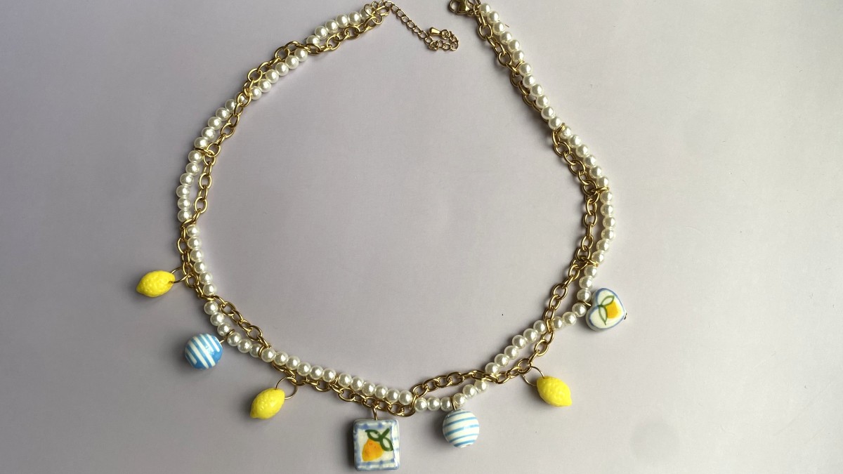 Collier citrons en acier inoxydable, imitations perles nacrées et perles en céramique : Etape 20 Collier citrons en acier inoxydable, imitations perles nacrées et perles en céramique : Etape 20
