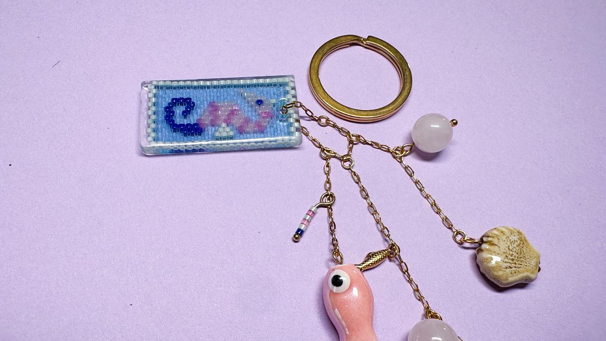 Porte-clé carré en peyote impair motif hippocampe : Etape 17 Porte-clé carré en peyote impair motif hippocampe : Etape 17
