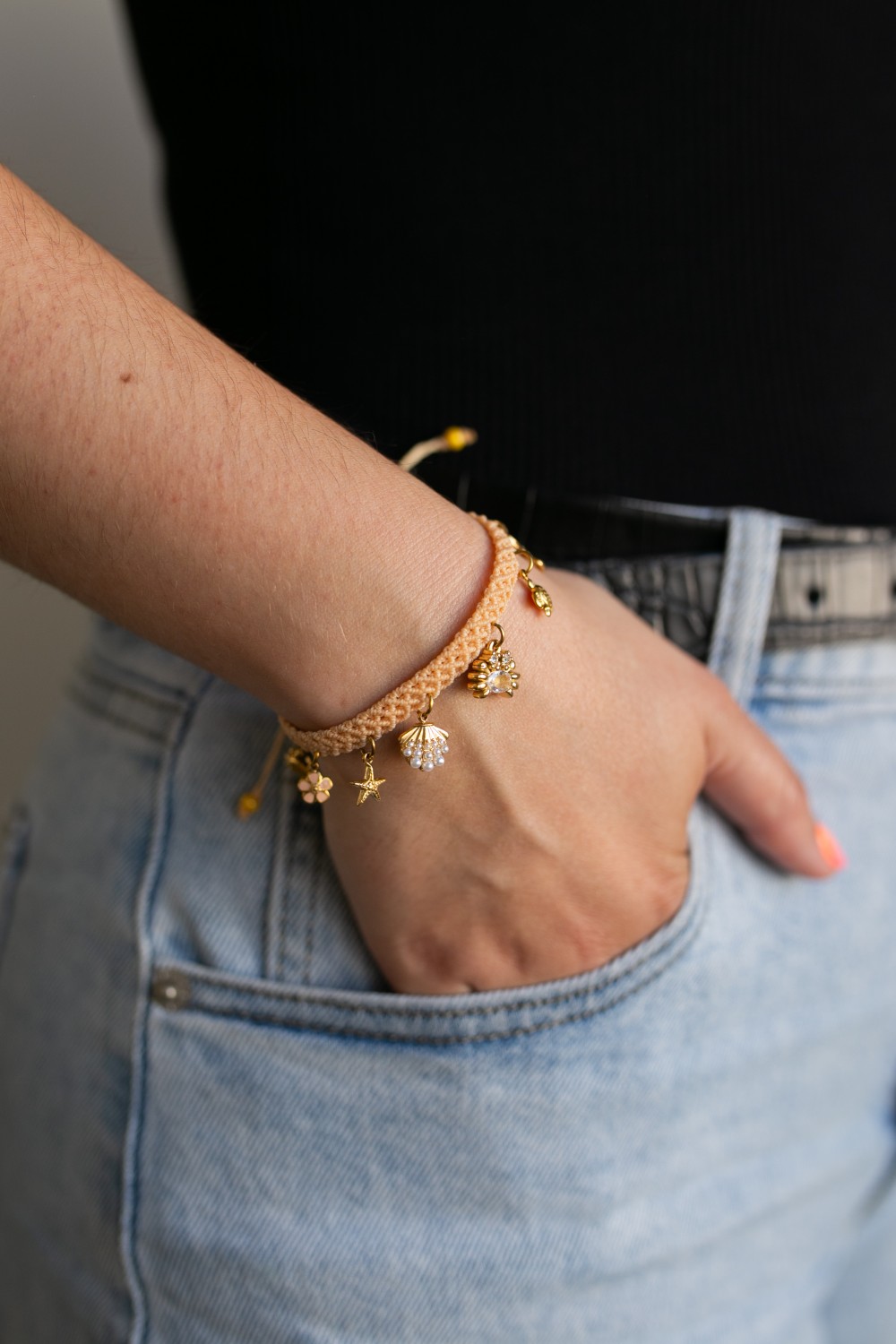 Schéma Bracelet en micro-macramé et breloques
