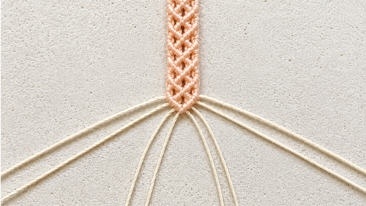 Bracelet en micro-macramé et breloques : Etape 19
