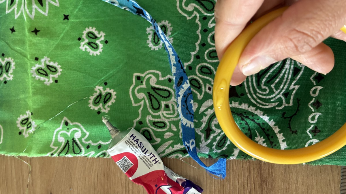 Bracelet jonc en bandana : Etape 2 Bracelet jonc en bandana : Etape 2