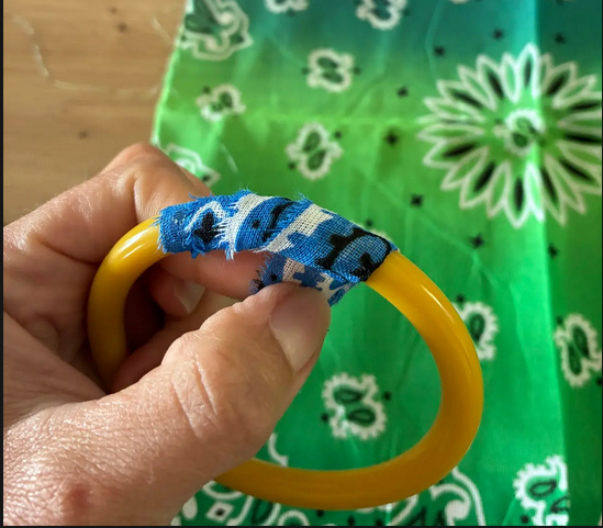 Bracelet jonc en bandana : Etape 3 Bracelet jonc en bandana : Etape 3