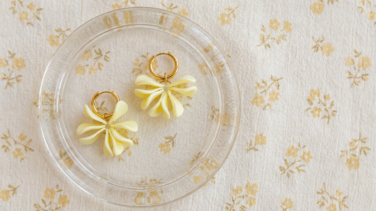 Schéma Boucles d'oreilles créoles et mini pétales Schéma Boucles d'oreilles créoles et mini pétales